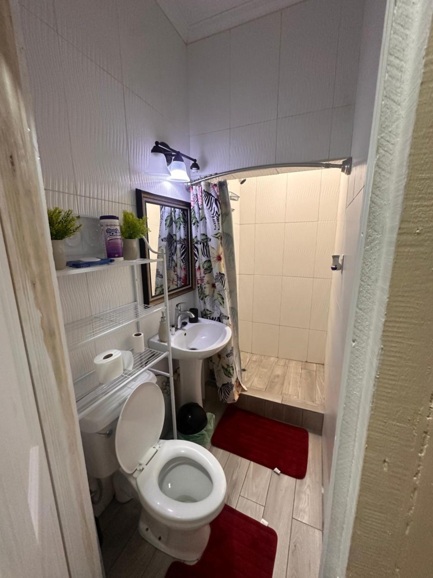 Hollywood Guesthouse Джорджтаун Экстерьер фото