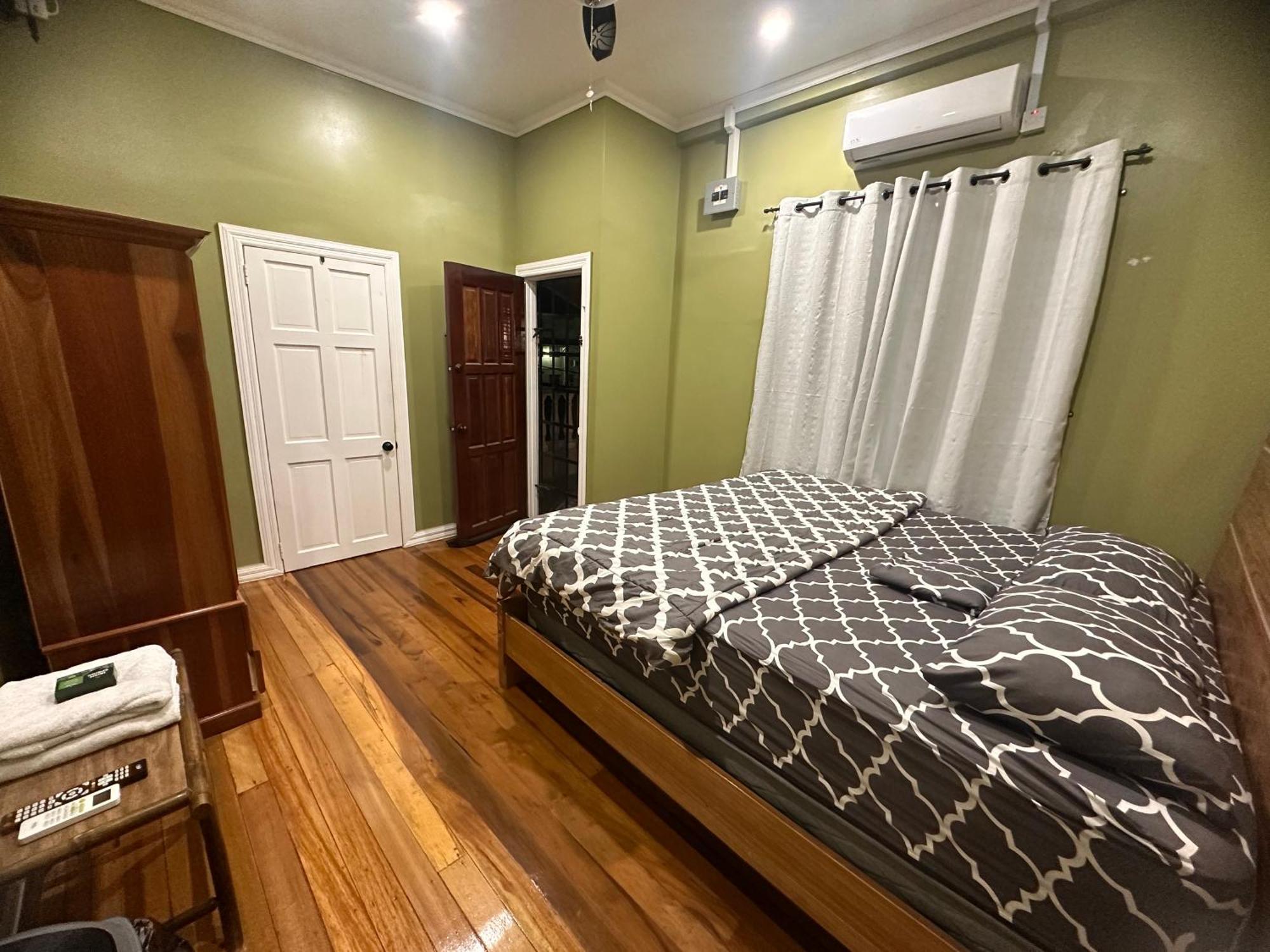 Hollywood Guesthouse Джорджтаун Экстерьер фото