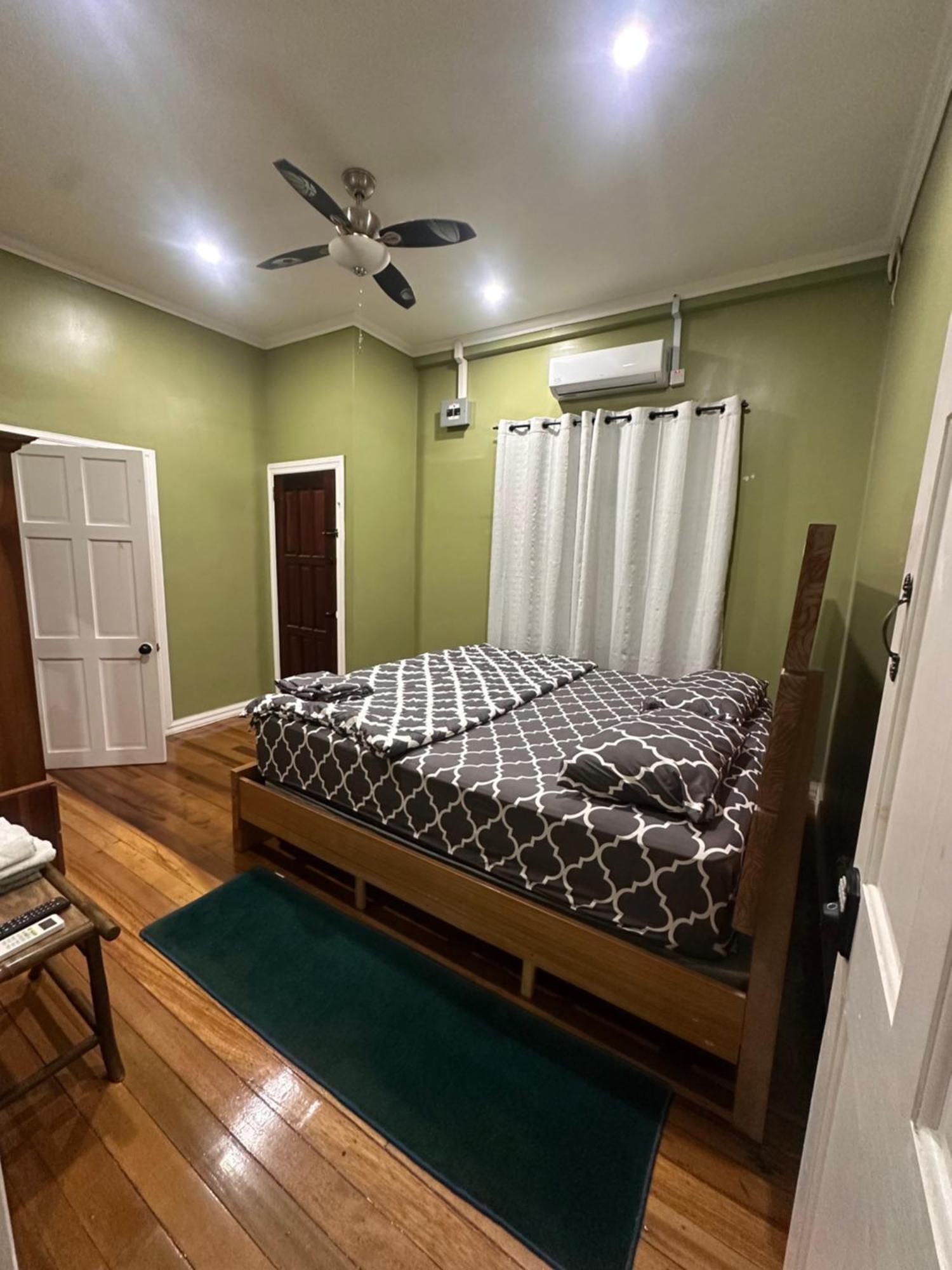 Hollywood Guesthouse Джорджтаун Экстерьер фото